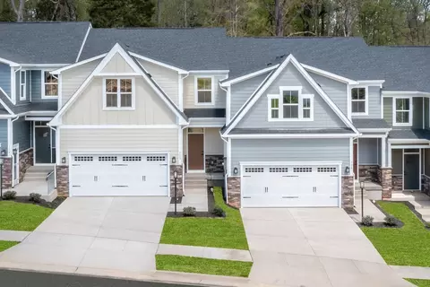 9480 Ivy Ln, Olmsted Falls, OH 44138