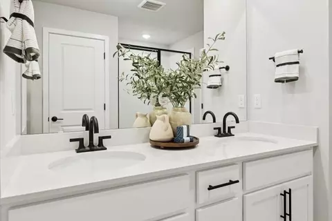 Bath - 335 Amy Ave, Fort Lupton, CO 80621 photo 3 of 3