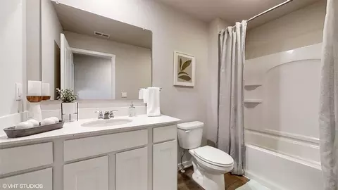 Bath - 17613 Phoebe St, Bennington, NE 68007 photo 1 of 7