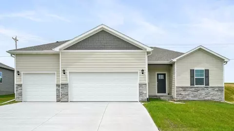 Exterior - 17613 Phoebe St, Bennington, NE 68007 photo 3 of 3