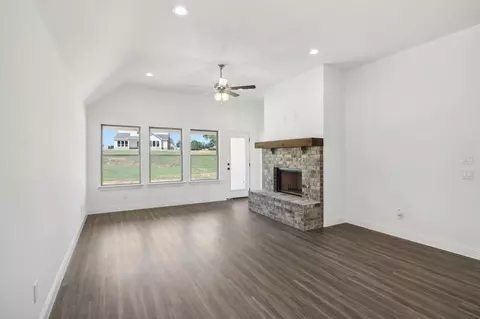 Living - Springfield Rd, Springtown, TX 76082 photo 4 of 4