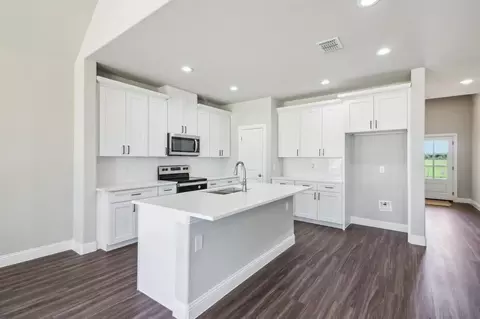 Kitchen - Springfield Rd, Springtown, TX 76082 photo 4 of 5