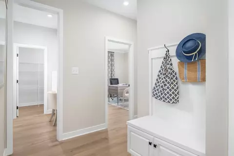 Entry Way - 407 Nellie Rd, Walhalla, SC 29691 photo 2 of 5