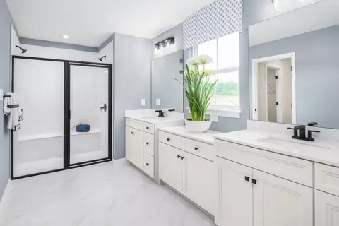 Bath - 407 Nellie Rd, Walhalla, SC 29691 photo 2 of 5