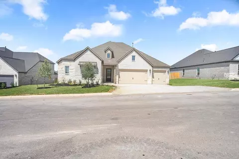 355 Lawrence Dr, Castroville, TX 78009