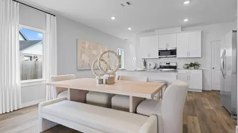 Dining - 13 Robin Ct, Angleton, TX 77515 photo 2 of 3
