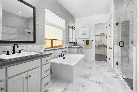 Bath - 4613 Dewey Oak Dr, Folsom, CA 95630 photo 1 of 4