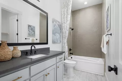 Bath - 4613 Dewey Oak Dr, Folsom, CA 95630 photo 3 of 4