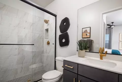 Bath - 1923 E Cedar Ridge Rd, Phoenix, AZ 85085 photo 3 of 3