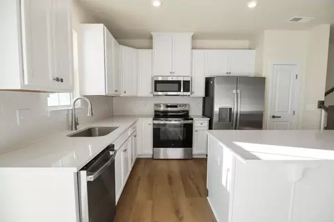 Kitchen - 224 Jango Cir, Greer, SC 29651 photo 2 of 3