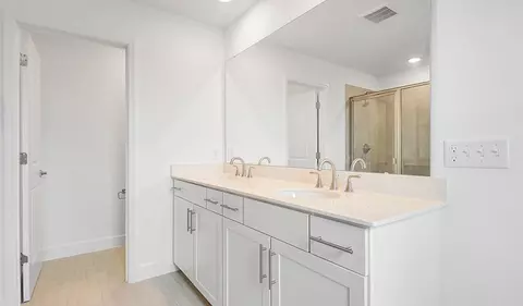Bath - 1698 Crooked Creek St, Saint Cloud, FL 34771 photo 4 of 5