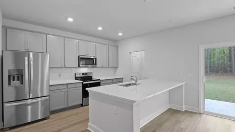 Kitchen - 574 Settings Dr E, Yemassee, SC 29945 photo 3 of 9