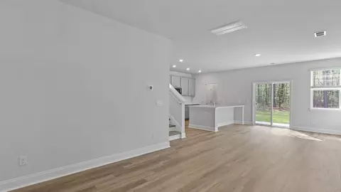 Living - 574 Settings Dr E, Yemassee, SC 29945 photo 2 of 7