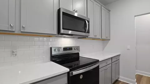 Kitchen - 574 Settings Dr E, Yemassee, SC 29945 photo 4 of 9
