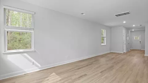 Living - 574 Settings Dr E, Yemassee, SC 29945 photo 4 of 7