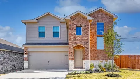 101 Tyler St, Grandview, TX 76050