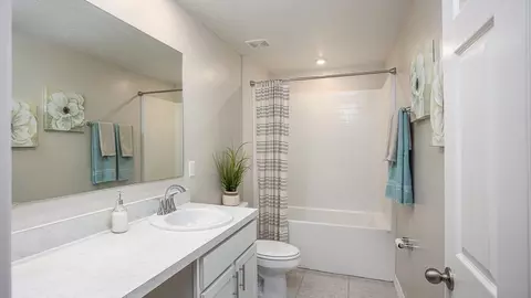 Bath - 2214 Elegant Mnr Cir, Edgewater, FL 32141 photo 3 of 6