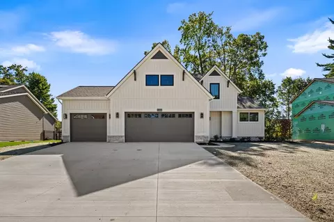 13464 Stafford Dr, Nunica, MI 49448