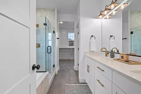 Bath - 630 S 50 E, Hyde Park, UT 84318 photo 2 of 4