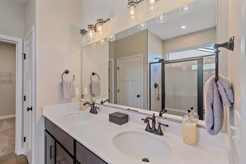 Bath - 3801 Circollo Dr, Covington, KY 41017 photo 1 of 2