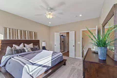 Bedroom - 3801 Circollo Dr, Covington, KY 41017 photo 2 of 3