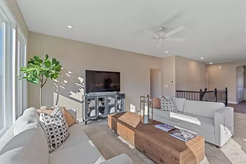 Living - 3801 Circollo Dr, Covington, KY 41017 photo 3 of 11