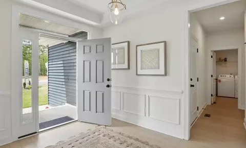 Entry Way - 1272 Kegman Rd, Chesapeake, VA 23322 photo 4 of 9