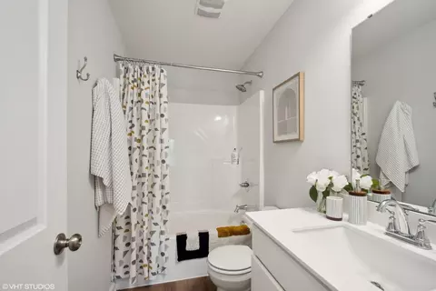 Bath - 499 E 131st Pl, Crown Point, IN 46307 photo 1 of 2