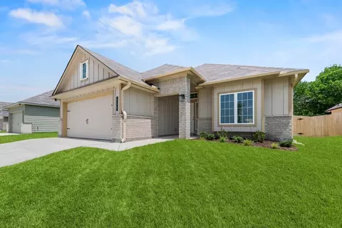 304 Boatright Blvd, Jarrell, TX 76537