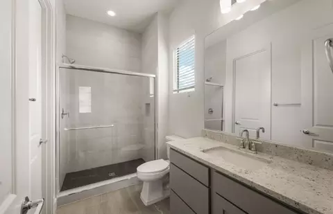 Bath - 2441 W Nighthawk Way, Phoenix, AZ 85045 photo 3 of 3