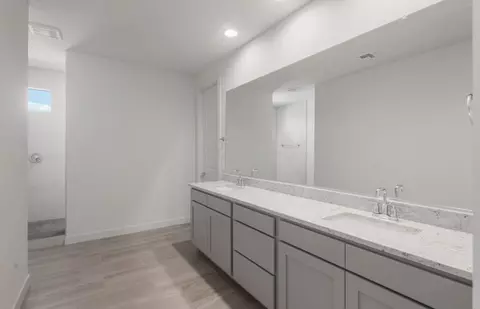 Bath - 2441 W Nighthawk Way, Phoenix, AZ 85045 photo 1 of 3