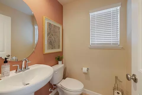 Bath - 484 Anthology St, Turlock, CA 95380 photo 1 of 4