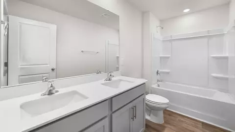 Bath - 104 Linden Dr, Thomasville, NC 27360 photo 5 of 8