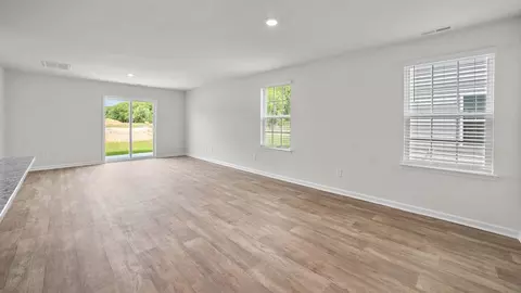Living - 104 Linden Dr, Thomasville, NC 27360 photo 3 of 6