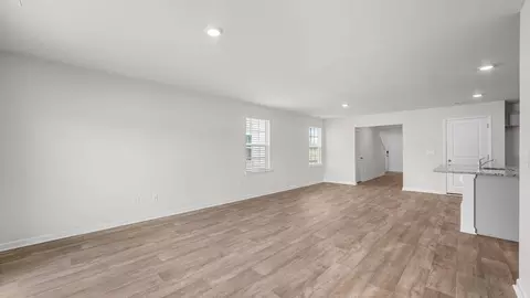 Living - 104 Linden Dr, Thomasville, NC 27360 photo 5 of 6