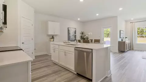 Kitchen - 5739 Dearing St, Crestview, FL 32539 photo 3 of 4