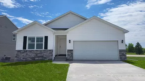 5132 168th St, Urbandale, IA 50323