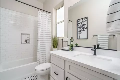 Bath - 20938 W San Miguel Ave, Buckeye, AZ 85396 photo 7 of 11