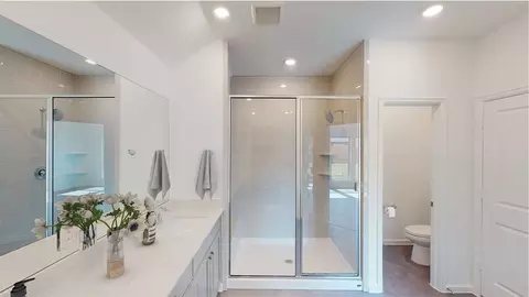 Bath - 810 Prunella Ln, Huffman, TX 77336 photo 1 of 5