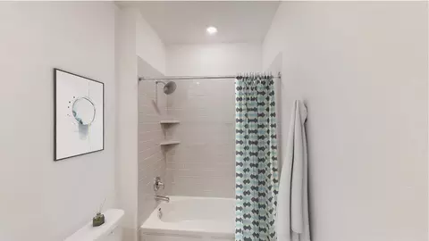 Bath - 810 Prunella Ln, Huffman, TX 77336 photo 2 of 5