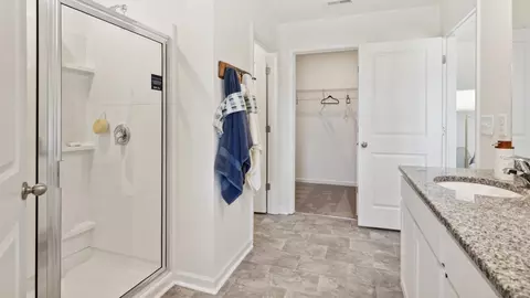 Bath - 7410 Irwin Oaks Rd, Corryton, TN 37721 photo 7 of 8