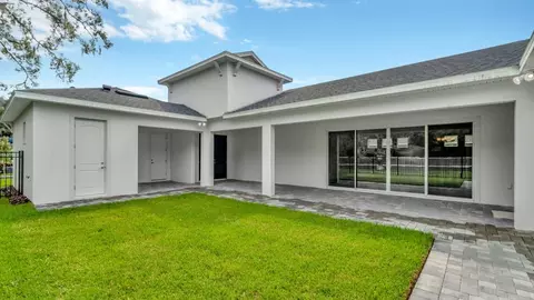 Exterior - 8308 Golden Beach Ct, Parrish, FL 34219 photo 6 of 23