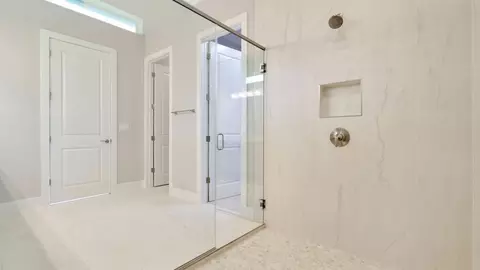 Bath - 8308 Golden Beach Ct, Parrish, FL 34219 photo 3 of 5