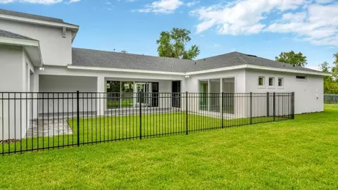 Exterior - 8308 Golden Beach Ct, Parrish, FL 34219 photo 8 of 23