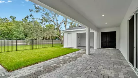 Exterior - 8308 Golden Beach Ct, Parrish, FL 34219 photo 7 of 23