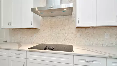 Kitchen - 8308 Golden Beach Ct, Parrish, FL 34219 photo 5 of 6