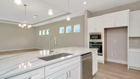 Kitchen - 8308 Golden Beach Ct, Parrish, FL 34219 photo 4 of 6