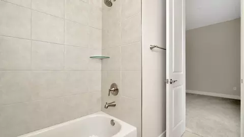 Bath - 8308 Golden Beach Ct, Parrish, FL 34219 photo 5 of 5