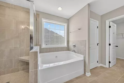 Bath - 406 Baxter Dr, Kathleen, GA 31047 photo 1 of 3