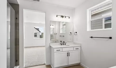Bath - 5588 Tamarack Ave, Longmont, CO 80504 photo 3 of 4